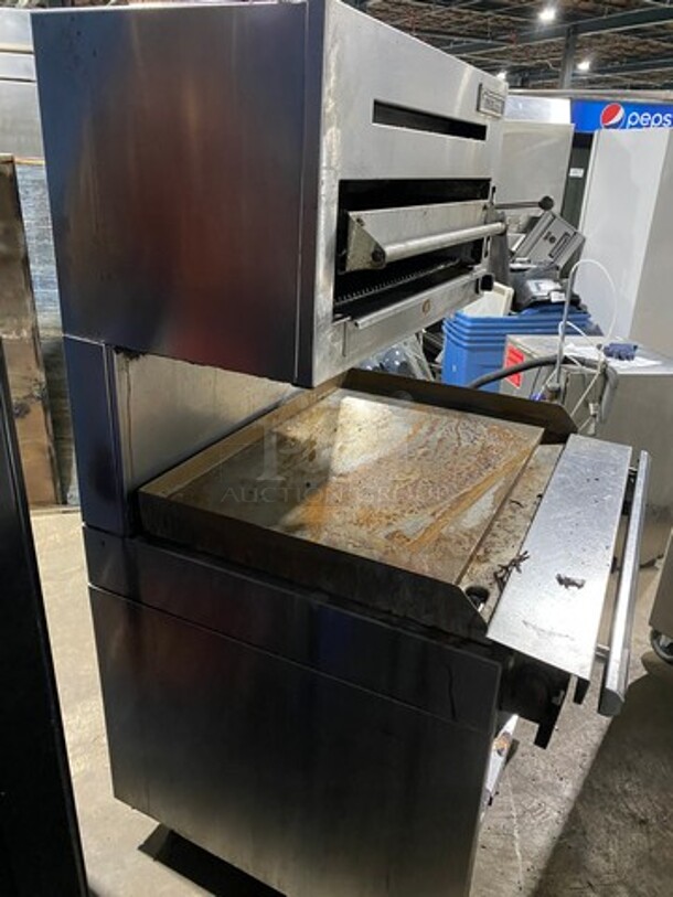 US Range Commercial Natural Gas Powered Flat Top Griddle! With Side Splashes! With Raised Back Splash And Cheese Melter! With Storage Space Underneath! All Stainless Steel! On Legs! Model: BSRX SN: 0409100106383 - Image 4 of 12