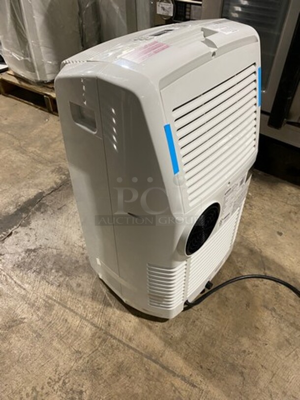 NEW! OUT OF THE BOX! SCRATCH-N-DENT! DeLonghi Portable Air Conditioner Unit! 400 Square Feet Room Capacity! Model: PACAN130HPE 115V - Image 3 of 9