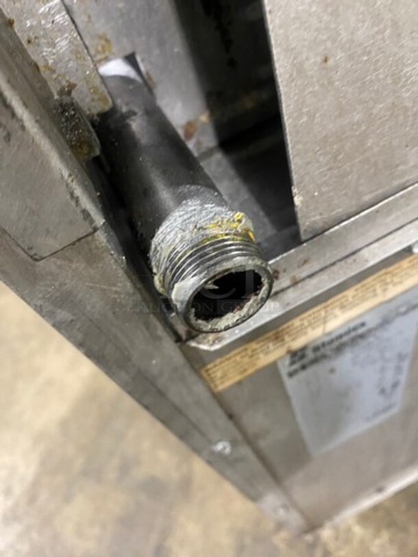 CSG Commercial Natural Gas Powered 4 Burner Stove! With Raised Back Splash! With Oven Underneath! Stainless Steel Body! On Casters! - Image 10 of 10