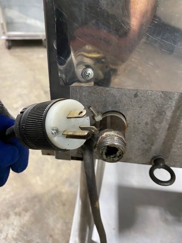 Lang Natural Gas Powered Groove Panini Style Grill/Flat Griddle Combo! With Underneath Storage Space! All Stainless Steel! On Casters! - Image 10 of 10