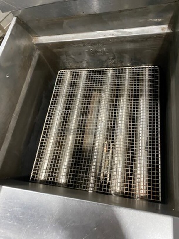 Pitco Commercial Natural Gas Powered 75LB Deep Fat Fryer! With 2 Metal Frying Baskets! All Stainless Steel! On Legs! - Image 6 of 9