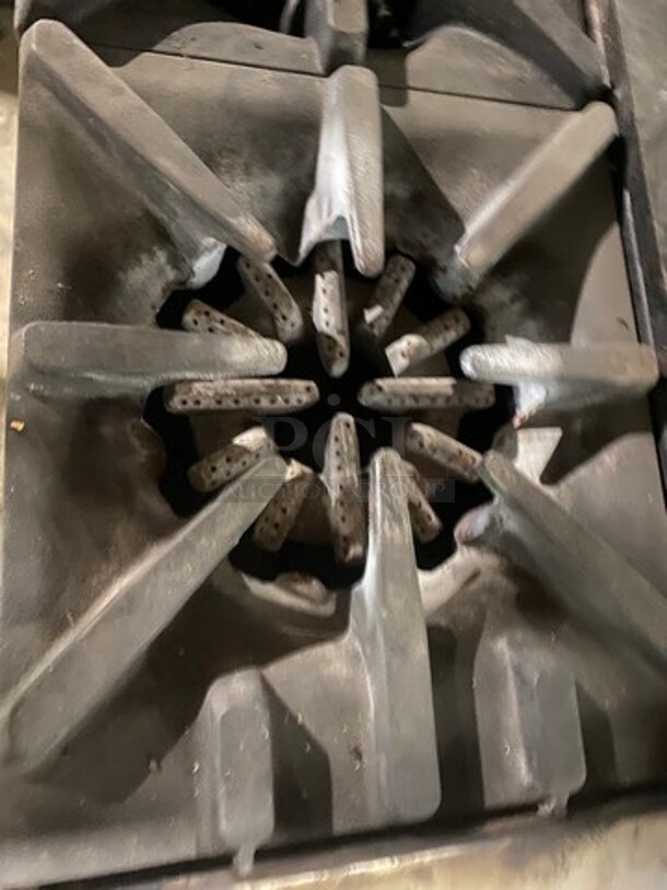 Sweet! Garland Heavy Duty Natural Gas Powered 2 Burner & 24 Inch French Top Combo! With Full Size Oven Underneath! On Legs!  - Image 6 of 9