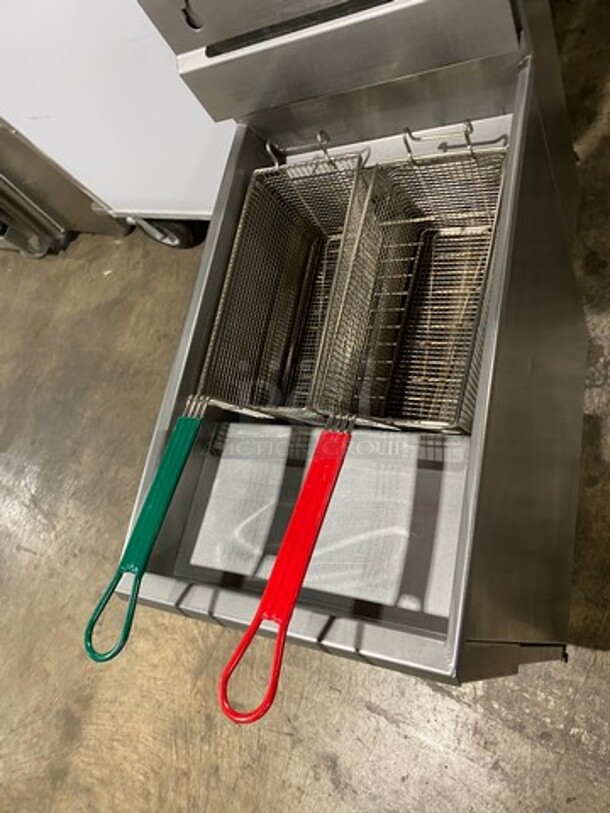 Pitco Sir Lawrence Commercial Natural Gas Powered Deep Fat Fryer! With Metal Frying Baskets! With Backsplash! All Stainless Steel! On Legs! - Image 5 of 9