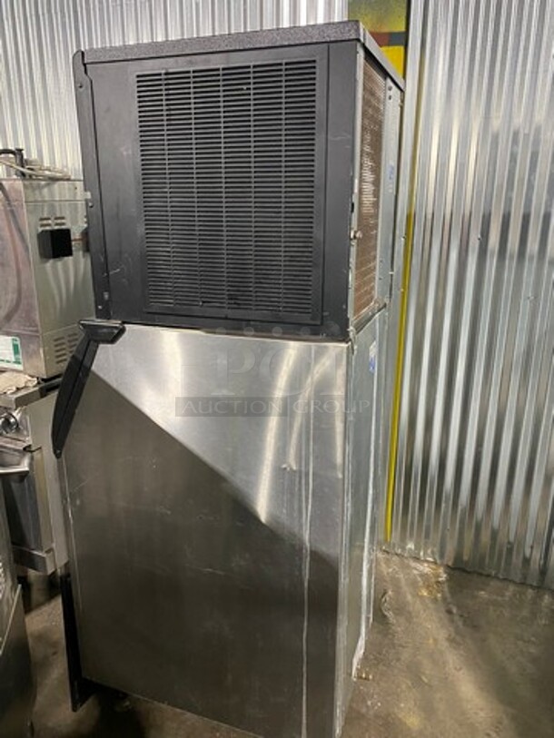 ICE O MATIC Commercial Ice Making Machine! On Commercial Ice Bin! All Stainless Steel! ON Legs! MODEL ICE0320HA4 SERIAL:09051280012070 1PH 115V - Image 4 of 10
