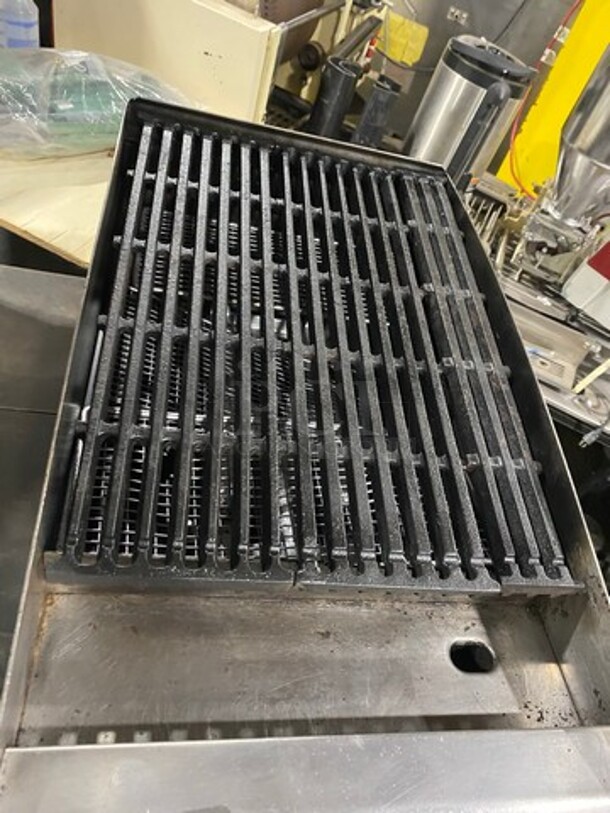 Commercial Countertop Natural Gas Powered Char Broiler Grill! All Stainless Steel! On Small Legs! - Image 5 of 7