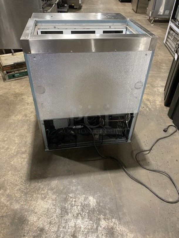 Entree Commercial Refrigerated Sandwich Prep Table! With Single Door Storage Space! With Poly Coated Rack! All Stainless Steel! Model: S29 SN: 1602ENTH09197 115V 60HZ 1 Phase - Image 4 of 8