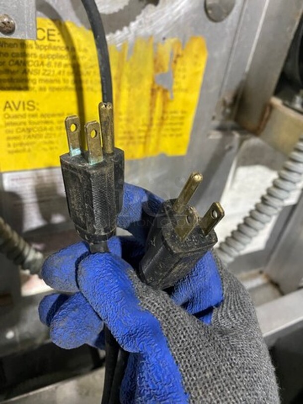 Blodgett Dual Flow Bakery Depth Commercial Natural Gas Powered Double Deck Convection Oven! With View Through Doors! Metal Oven Racks! All Stainless Steel! On Casters! Working When Removed! 2x Your Bid Makes One Unit! - Image 9 of 12