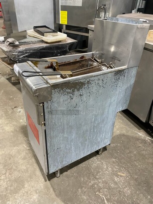 Commercial Natural Gas Powered Deep Fat Fryer! With 2 Metal Frying Baskets! All Stainless Steel! On Legs! - Image 2 of 9