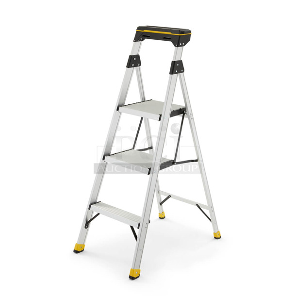 BRAND NEW SCRATCH AND DENT! Gorilla Ladders GLA-4XT-3 4.5' Aluminum Ladder - Image 1 of 3