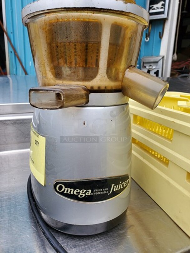 Omega Fruit and Vegetables Juicer  - Image 2 of 4