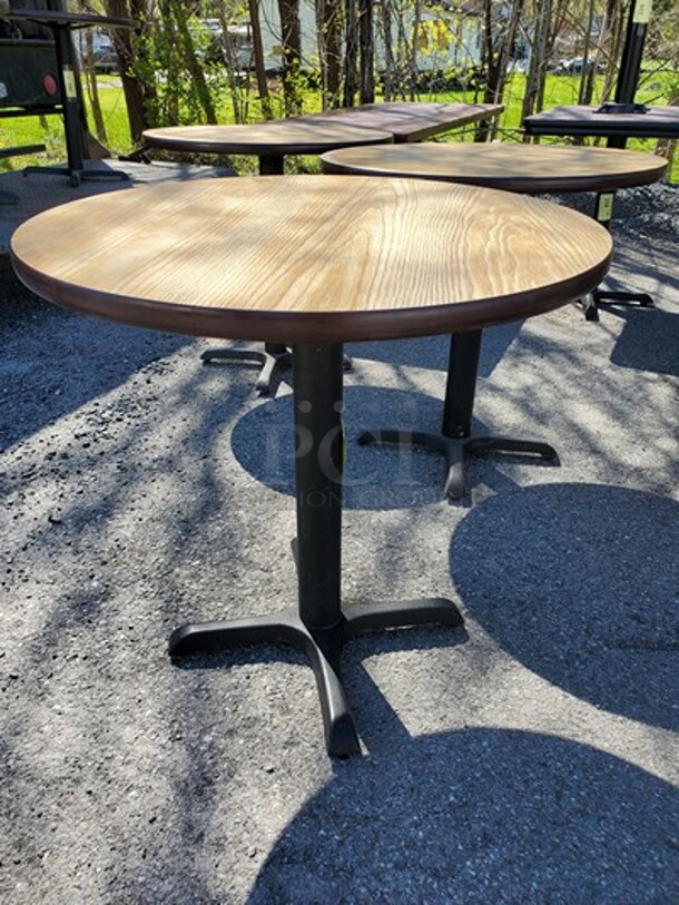 Round Laminate Top W/ Metal Base 30X30 