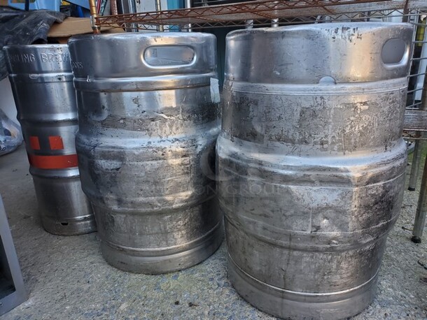 Draft beer barrels (1 full|1 Empty)