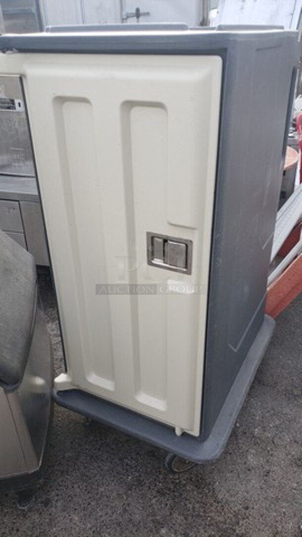 Cambro MDC1418T16 16 Tray Meal Delivery Cart! - Image 1 of 2