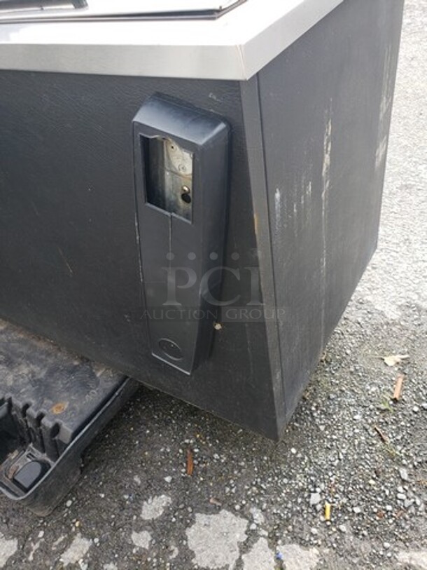 Beverage Air DW79 80" Forced Air Bottle Cooler! - Image 2 of 9