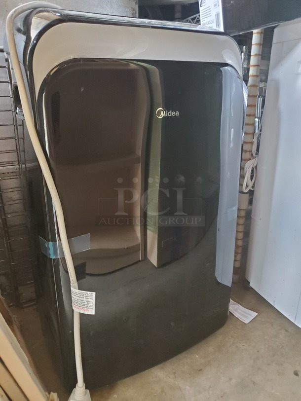 Midea 8,000 BTU Smart Portable Air Conditioner - Image 2 of 4