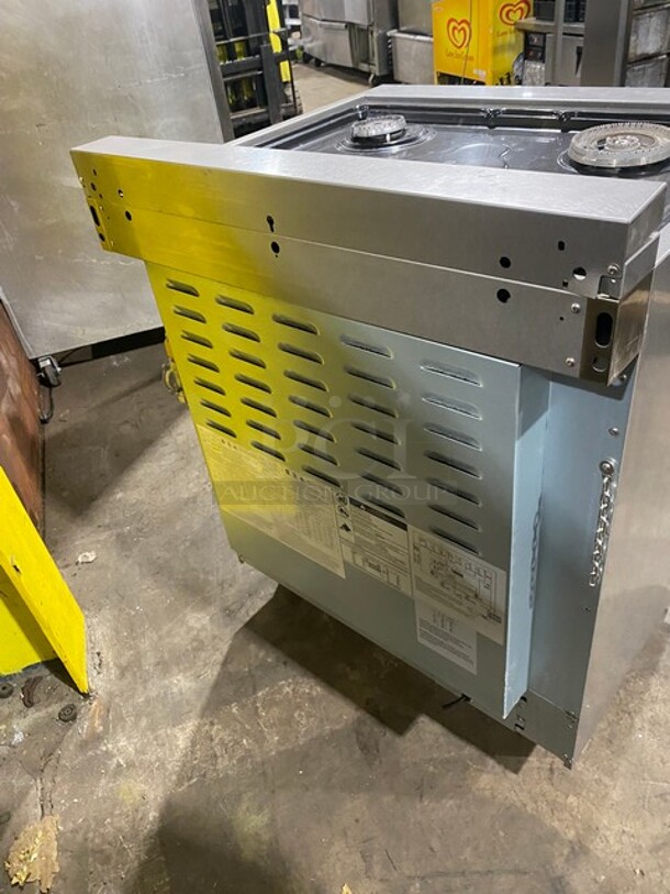 Zline Gas Powered 4 Burner Stove! With Oven Underneath! Stainless Steel! On Legs! Missing Grates! MODEL RGS30 SN:20080776039 120V - Image 4 of 10