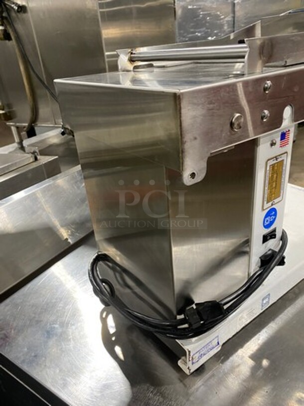 Oliver Commercial Countertop Mini Chip Slicer! Model: 738 SN: 189093 115V 60HZ 1 Phase - Image 4 of 7