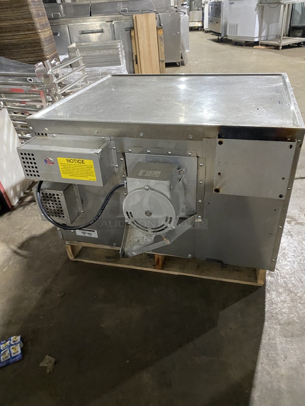 Southbend Stainless Steel Commercial Countertop Electric Powered Full Size Convection Oven w/ View Through Door, Metal Oven Racks and Thermostatic Controls. 208-240 Volts, 1 Phase - Image 5 of 6