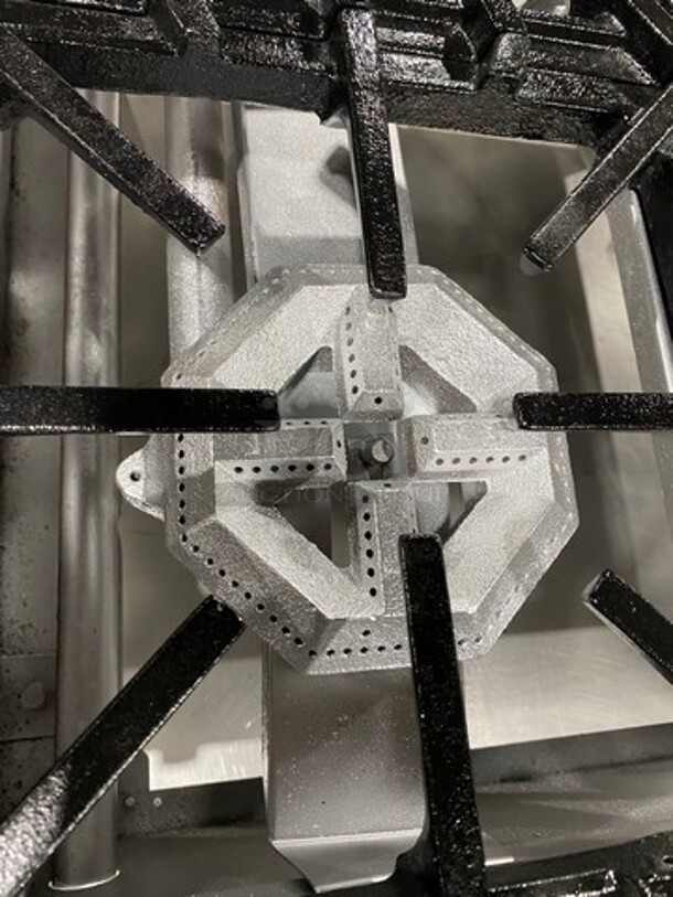 Avantco Commercial Countertop Natural Gas Powered 4 Burner Range! With Back And Side Splashes! All Stainless Steel! On Small Legs! - Image 6 of 8