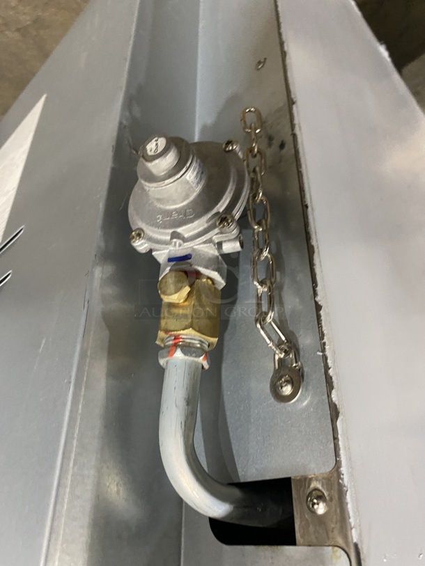 GORGEOUS! 2019 ZLINE Gas Powered 6 Burner Stove! With Oven Underneath! Stainless Steel TOP! MODEL RG36 SN:19080290030! - Image 8 of 10