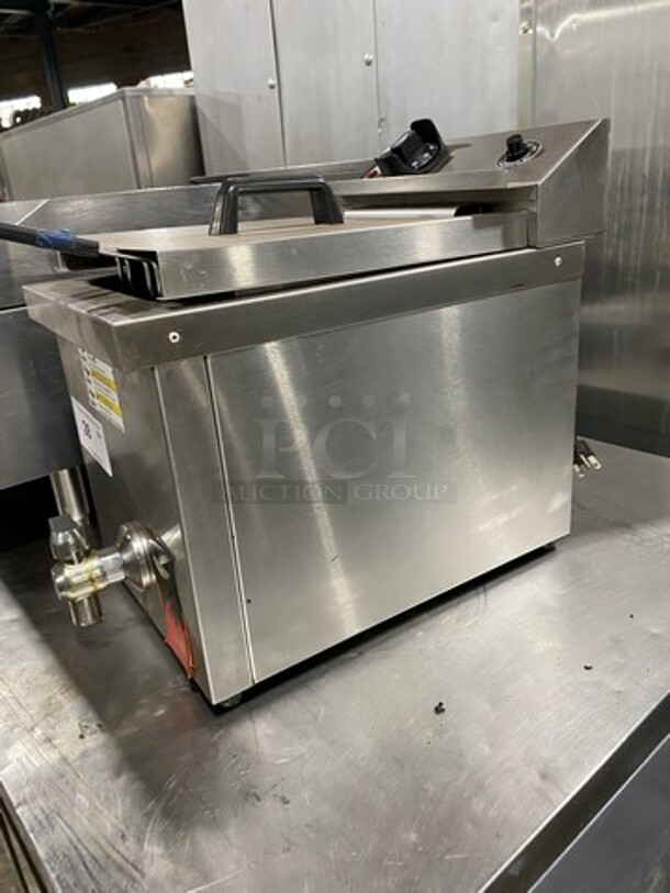 Vollrath Commercial Countertop Electric Powered Deep Fat Fryer! With Metal Frying Baskets! All Stainless Steel! Model: FFA8115 SN: E4700264016023 208/240V 60HZ 1 Phase - Image 3 of 9