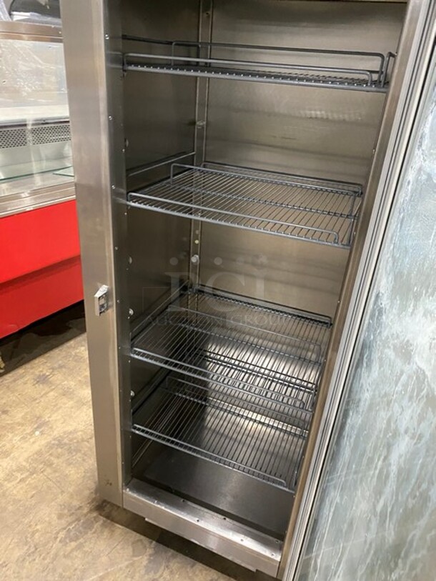 Traulsen Commercial Single Door Reach In Cooler Merchandiser! With View Through Door! Poly Coated Racks! All Stainless Steel! Model: UR30WT SN: 219617 115V 60HZ 1 Phase - Image 5 of 9