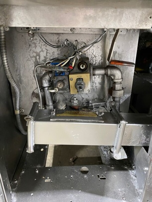 Frymaster Commercial Natural Gas Powered Deep Fat Fryer With Side Dumping Station! With Metal Frying Baskets! With Back Splash! All Stainless Steel! On Casters! Model: FM145ESC SN: 0204GH0013 - Image 9 of 12