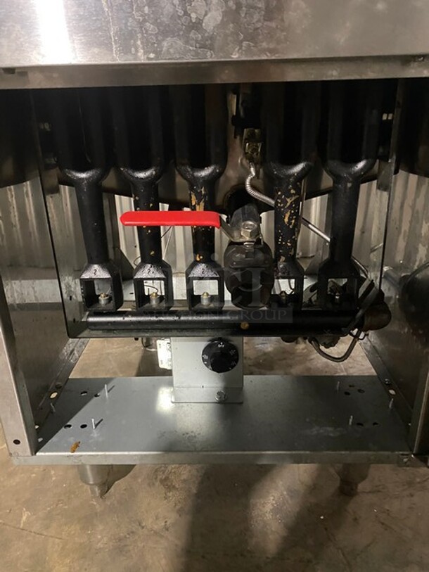 Cecilware Pro Commercial Natural Gas Powered Floor Style Deep Fat Fryer! With Backsplash! All Stainless Steel! On Legs!  - Image 6 of 7