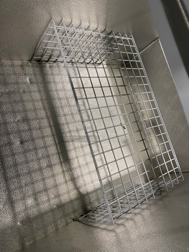 AHT Commercial Reach Down Chest Freezer Display Merchandiser! Model: PARIS145 SN: 40990900000069 110/120V 60HZ 1 Phase - Image 6 of 9