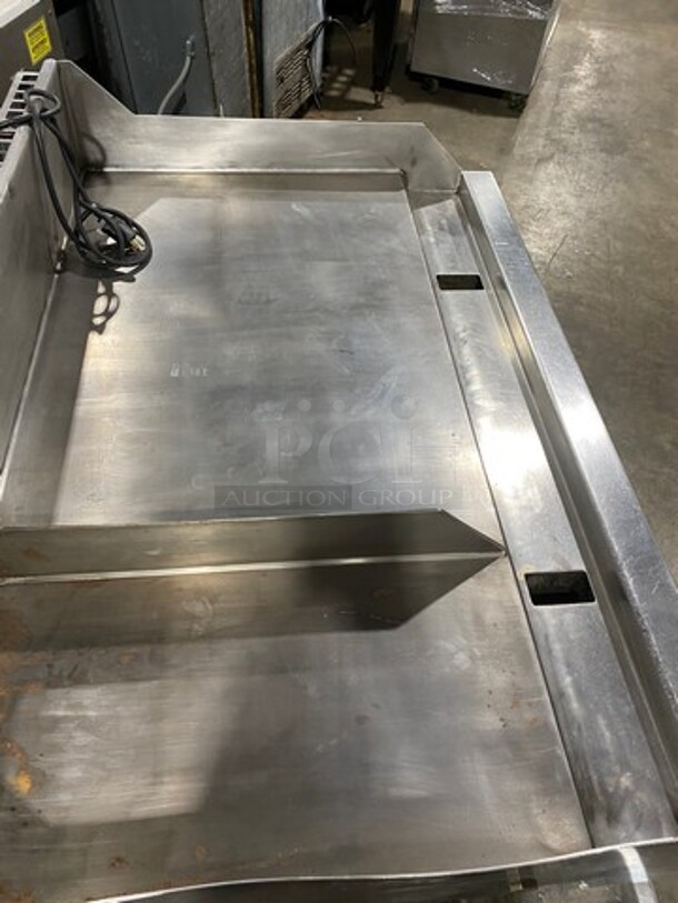 Woodstone Commercial Countertop Natural Gas Powered Flat Griddle! With Split Top! With Back & Side Splashes! All Stainless Steel! On Legs! - Image 6 of 10