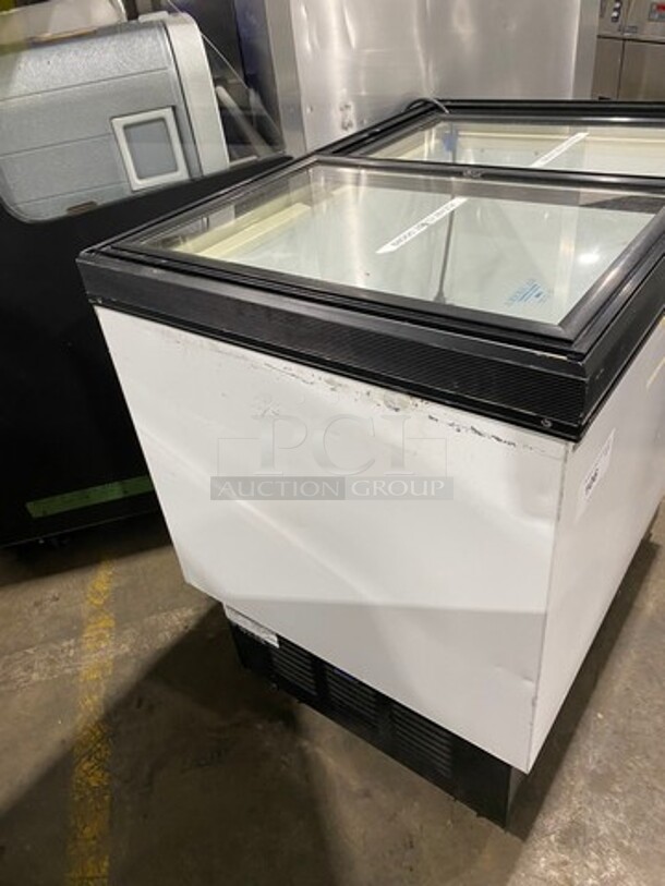 Hussmann Reach Down Chest Freezer Display! Model: SN090W SN: MY04C014012 - Image 2 of 7