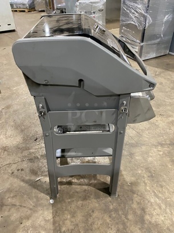 WEBER Out Door Propane BBQ Grill On Casters! - Image 4 of 7