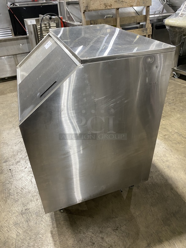 Nice! Ice-O-Matic Under The Counter Ice Machine! Model EF250A32S! Serial Number 09091280012386 ! 115 Volts! On Legs ! - Image 3 of 7