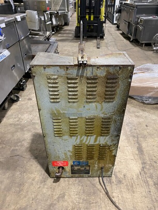 Auto Doner Commercial Countertop Natural Gas Powered Vertical Broiler Gyro Machine! All Stainless Steel! Model: G300 SN: 34295 - Image 3 of 11