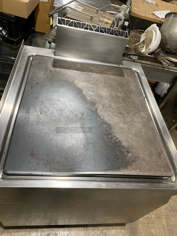 Electrolux Natural Gas Powered All Stainless Steel Plancha Flat Grill! ERMA Edition! Built On Stainless Steel Stand! On Legs! - Image 5 of 9