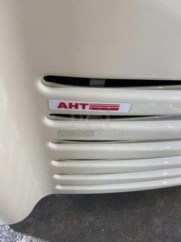 AHT Commercial Refrigerated Open Grab-N-Go Display Case! Model: ACXLULLED SN: 30456200000584 208/230V 60HZ 1 Phase - Image 5 of 9