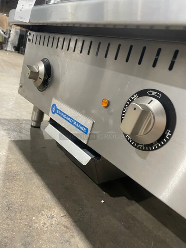 NEW! Scratch-N-Dent! Standard Range 24" Commercial Eletric Powered Countertop Flat Griddle! All Stainless Steel! On Legs! 208/240V 1PH/3PH! Model: SR-EG24 SN: SR2370971! - Image 5 of 8
