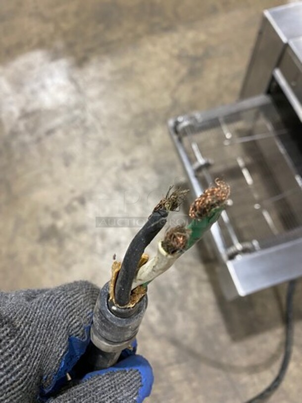 WOW! Mighty Chef Commercial Countertop Conveyor Oven! All Stainless Steel! On Small Legs! - Image 8 of 8