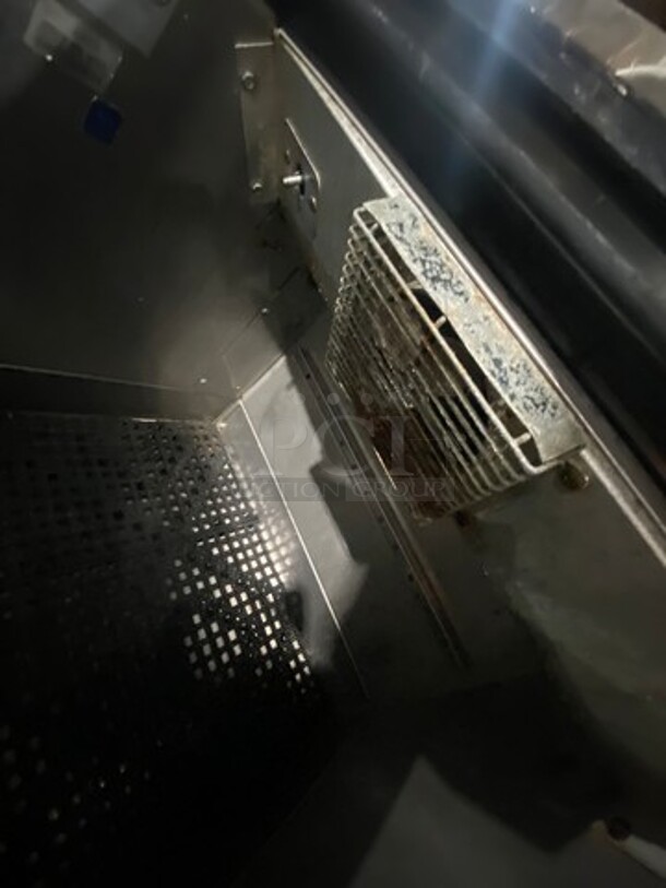 Perlick Commercial Beer Bottle Cooler! With Sliding Top Door! All Stainless Steel! Model: BC24SS 115V 1 Phase - Image 6 of 8