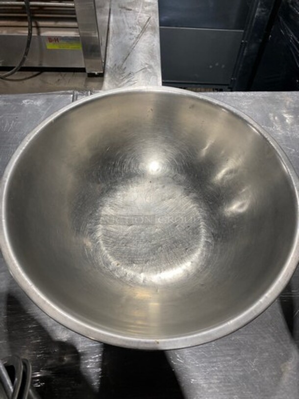 Assorted Size Stainless Steel Mixing Bowls! 6x Your Bid! - Image 5 of 8
