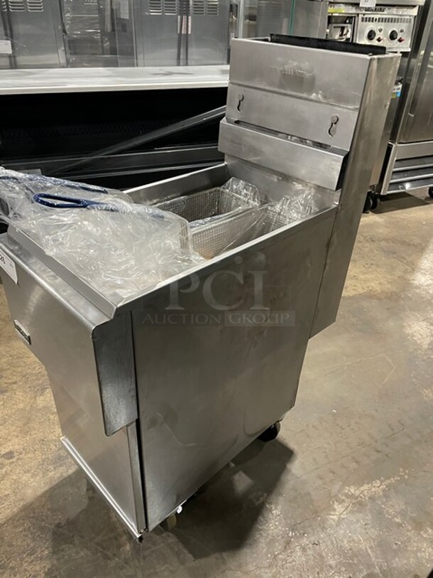 NICE! Pitco Commercial Natural Gas Powered Deep Fat Fryer! With Backsplash! All Stainless Steel! With 2 NEW Frying Baskets! On Casters! Model: 45C SN: G11DB014707! - Image 2 of 9