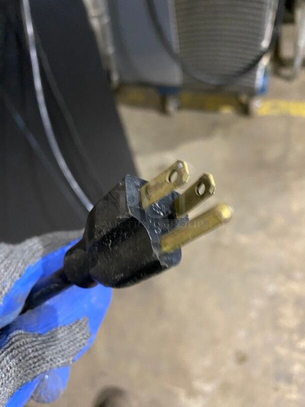 Vollrath Commercial Refrigerated Food Serving Station Counter/ Cold Pan! With Sneeze Guard! With Lowering Prep Line! Stainless Steel Body! On Casters! Model: R3871660 SN: B31500809205001 120V 60HZ 1 PH - Image 9 of 9