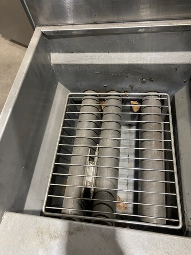 DCS Commercial Floor Style Natural Gas Powered Deep Fat Fryer! With Back Splash! All Stainless Steel! With 2 Frying Baskets! On Legs! Model: DCS-FSF-40N SN: 04C02444A! - Image 6 of 9