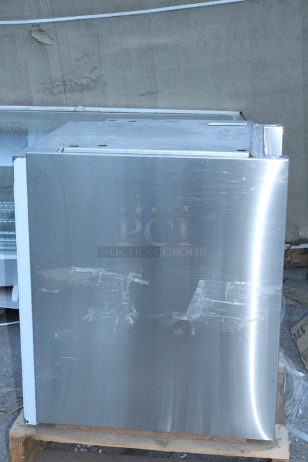 BRAND NEW SCRATCH & DENT! Scotsman HID540A-1 Meridian 21 1/4" Air Cooled Nugget Ice Machine with 40 lb. Bin, Water Dispenser, and Equipment Stand with Door - 115V, 500 lb. Top of the unit is dented.  - Image 3 of 7