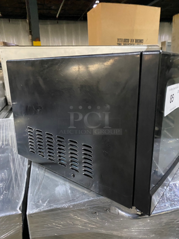 Oster Countertop Microwave Oven! Model: OGB61303G 120V 60HZ 1 Phase - Image 2 of 5