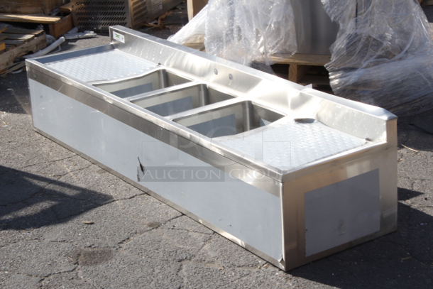 BRAND NEW SCRATCH & DENT! Regency 600B31014219 3 Bowl Underbar Sink with Two Large Drainboards - 72" x 18 3/4". Minor Denting. Sink Only. Minor damage to top of top right corner. see photos.  - Image 4 of 7