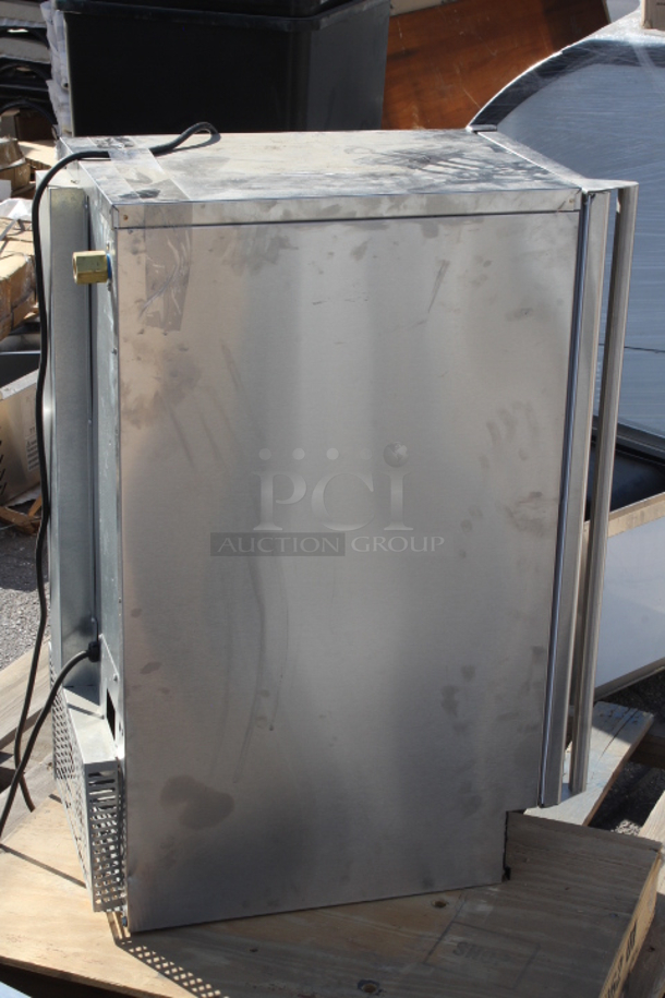 BRAND NEW SCRATCH & DENT! Hoshizaki AM-50BAJ 14 7/8" Air Cooled Undercounter Top Hat Cube Ice Machine - 51 lb. Power plug is bent. Right Side is dented. 	 - Image 6 of 7