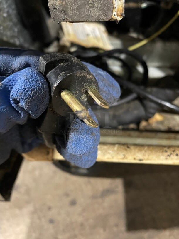 Delfield Commercial Refrigerated 2 Drawer Chef Base! All Stainless Steel! On Casters! 115V 1 Phase! Model: F2952C SN: 0908150001697! - Image 7 of 7