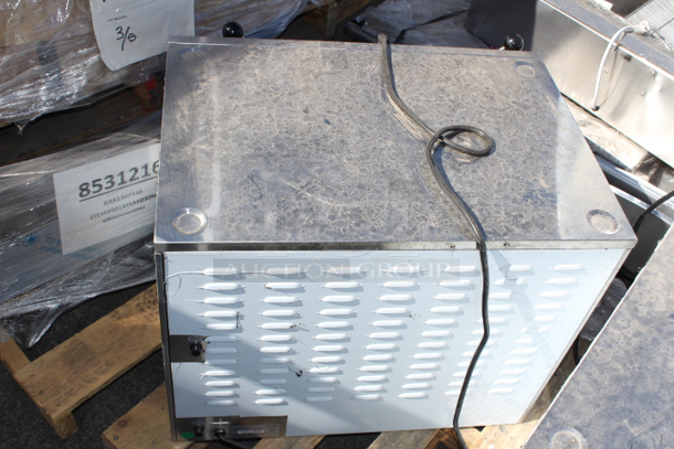 BRAND NEW SCRATCH & DENT! PRISTINE CONDITION!! Avantco DPO-18-DD Double Deck Countertop Pizza/Bakery Oven with Two Independent Chambers - 3200W, 240V. S/N: DP018DDC23120095 - Image 3 of 9