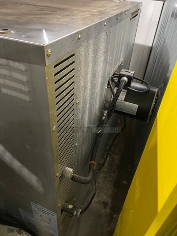 Commercial Natural Gas Powered Convection Oven! With View Through Doors! Metal Oven Racks! All Stainless Steel! Model: CBCOG SN: 1706210230 - Image 3 of 7